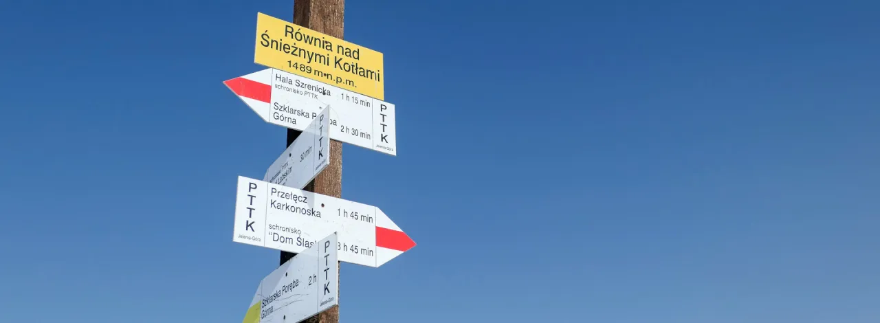 Oznakowanie szlaku turystycznego PTTK niebieskiego