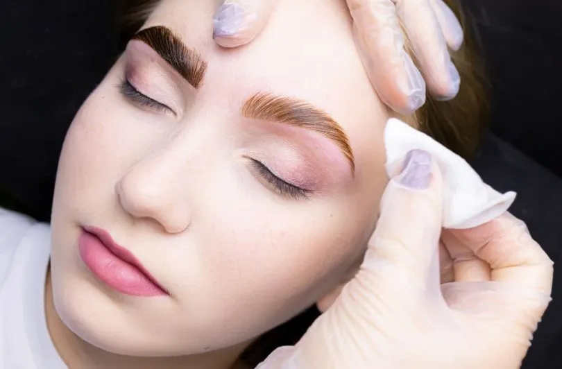 domowe sposoby usuwania henny z brwi