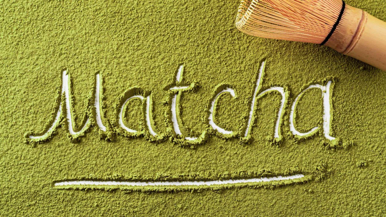 matcha na półce supermarketu