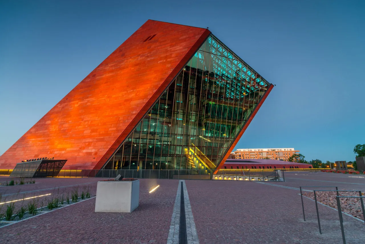 Muzeum II Wojny Światowej Gdańsk fasada