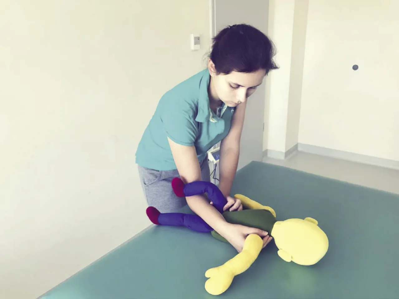 prawidłowe noszenie niemowlęcia z hipertonią