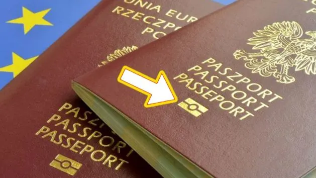 Paszport i symbol RODO