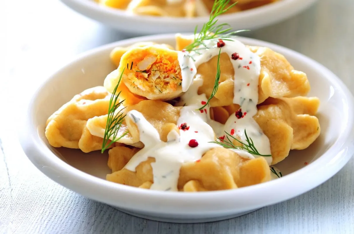 dania wegetariańskie na piątkowy obiad, pierogi, kotlety warzywne, makaron