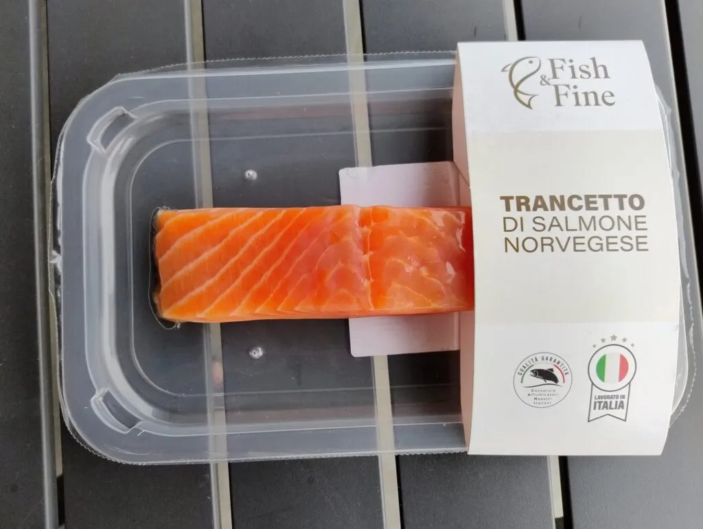 Salmone fresco e salmone affumicato a confronto