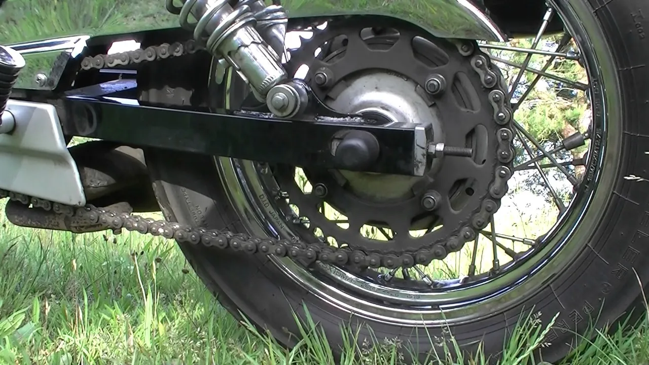 zużyty łańcuch motocyklowy objawy