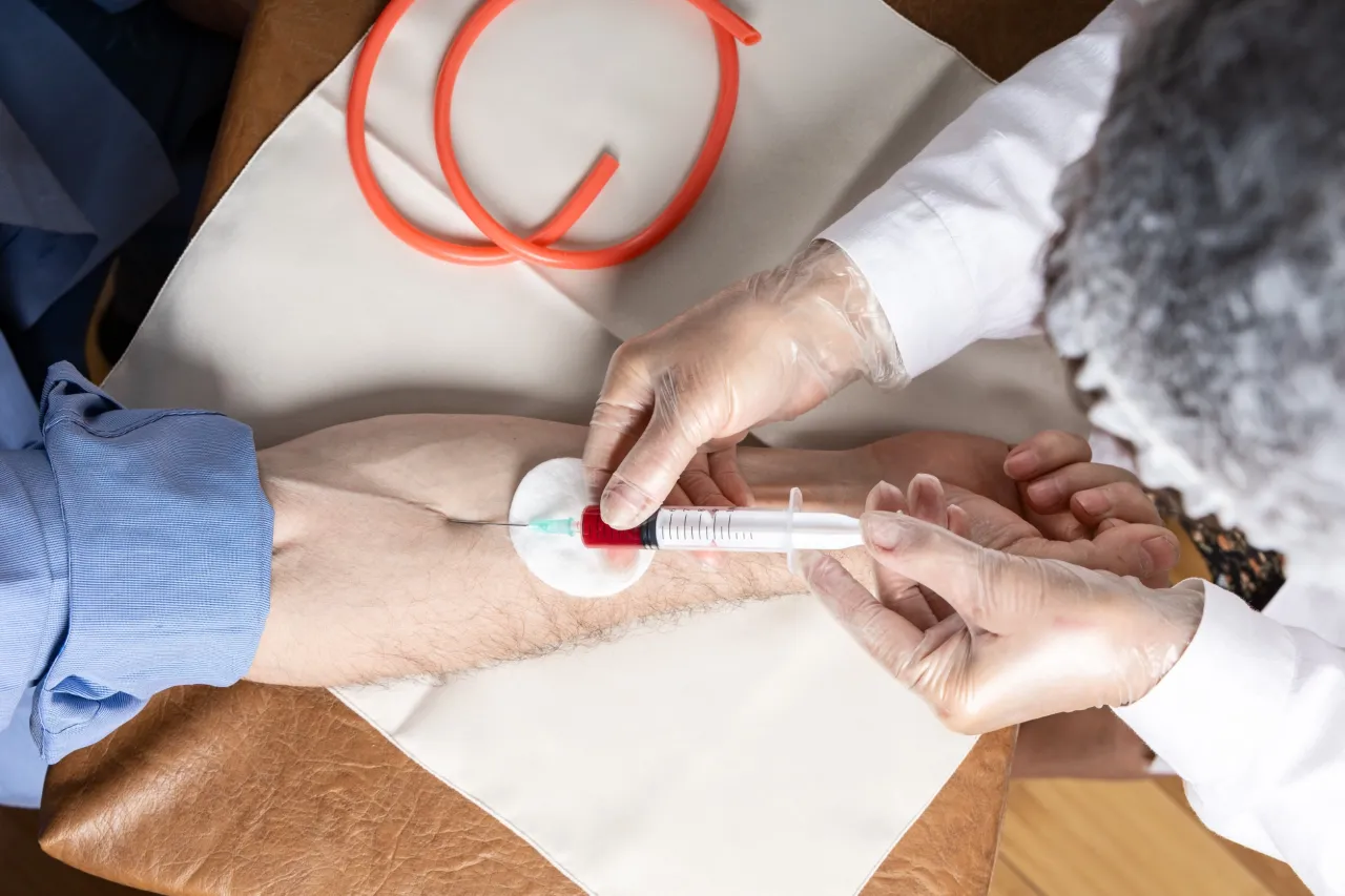 Pobieranie krwi w sobotę. Czy laboratoria pracują w sobote? Tak, nawet w weekendy można wykonać badania.