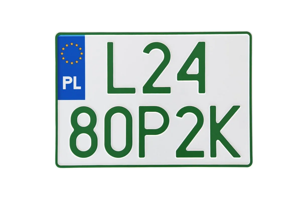 Tablica rejestracyjna z oznaczeniem PL i numerem L24 80P2K.
