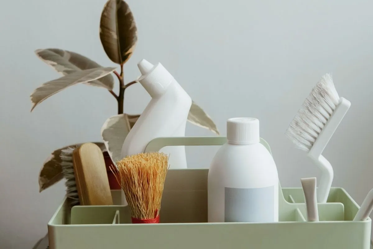 Narzędzia do czyszczenia gresu po remoncie