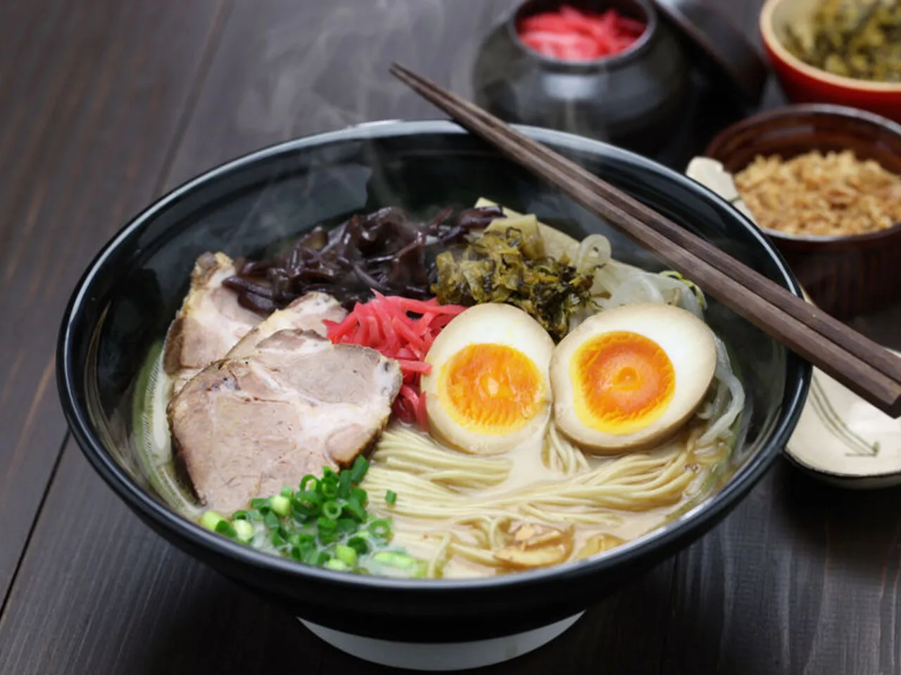 r&oacute;żne rodzaje makaronu ramen