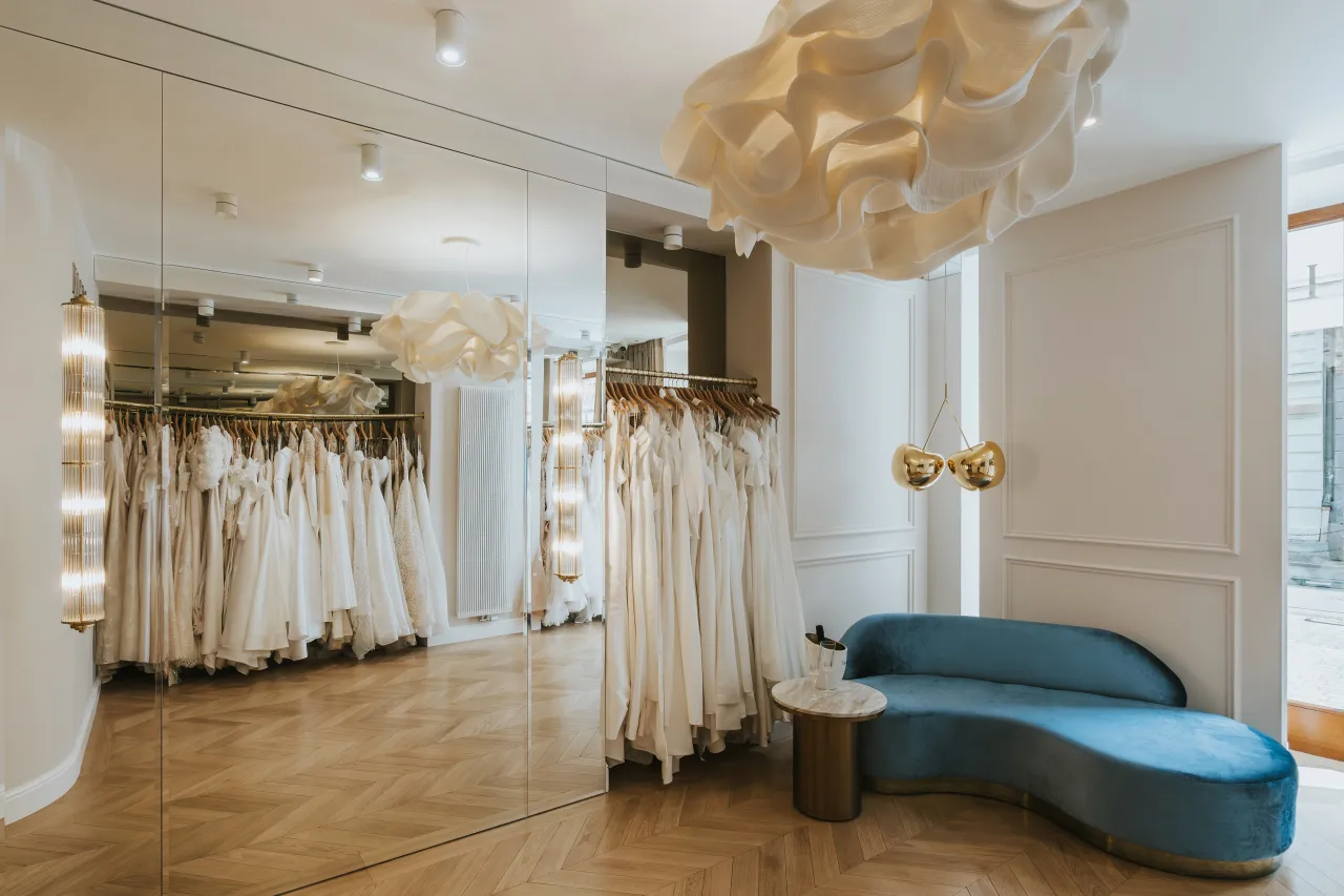 komis sukien ślubnych krak&oacute;w wnętrze