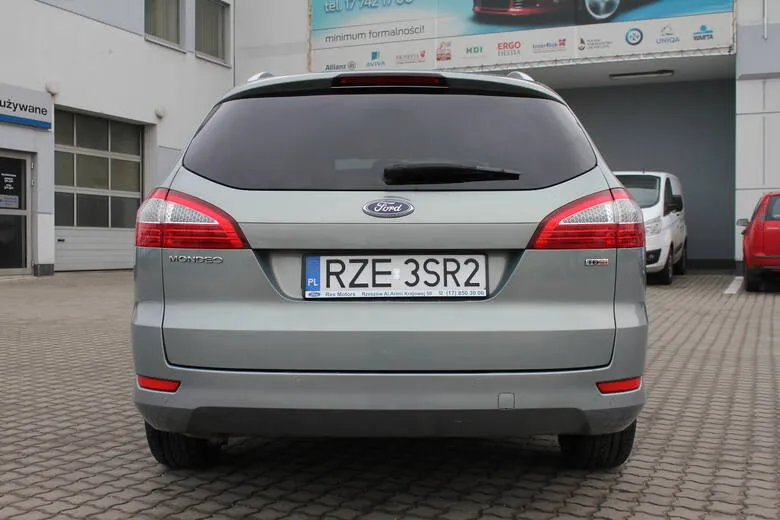 Zdjęcie Pojemność baku Ford Mondeo - co musisz wiedzieć przed zakupem