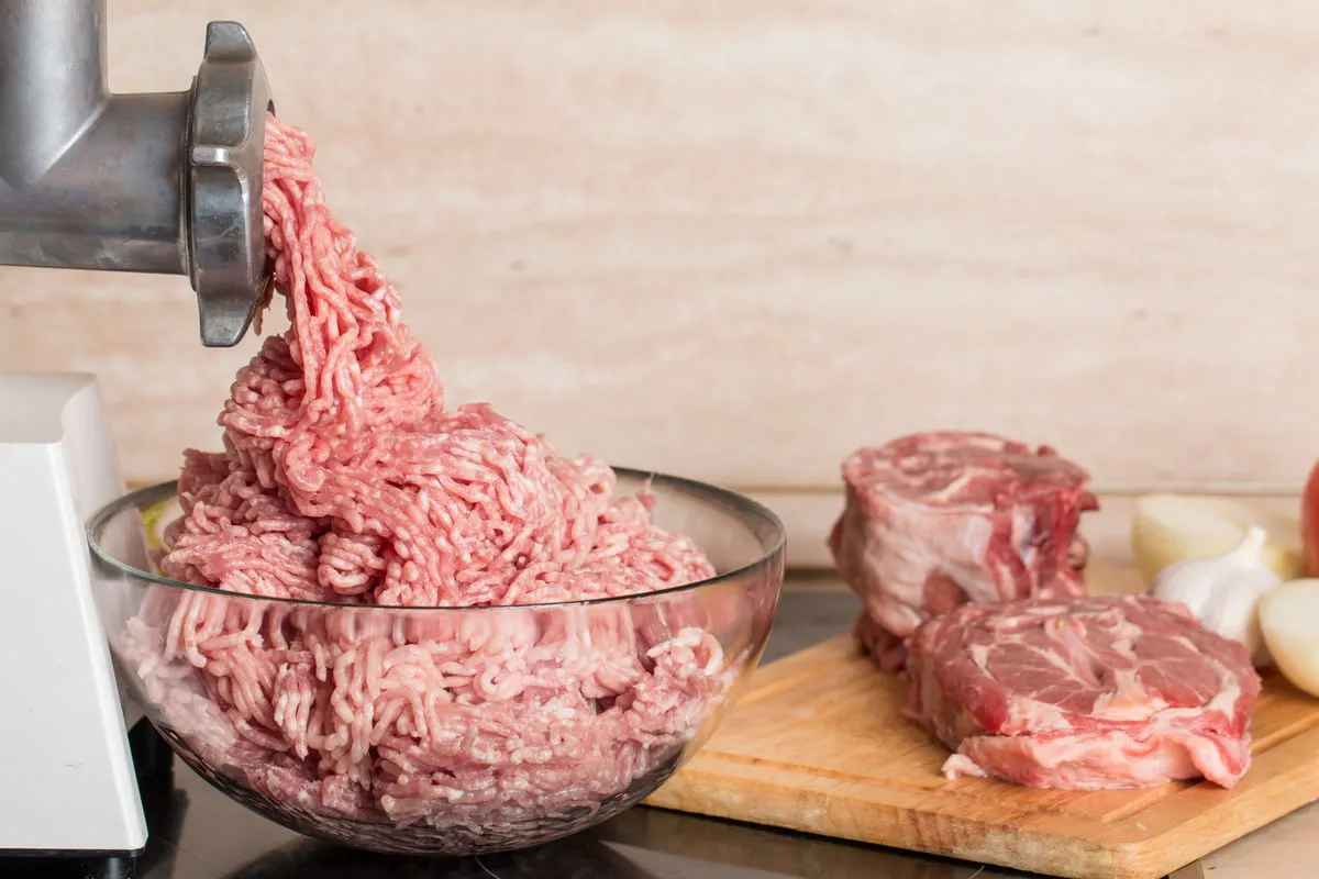 morceaux de b&oelig;uf pour steak hach&eacute; chez le boucher