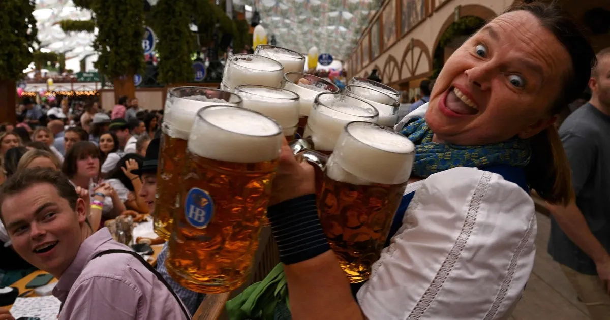 Zdjęcie Ile kosztuje piwo na oktoberfest? Zaskakujące ceny i różnice w namiotach