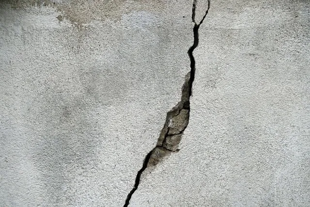 Zdjęcie Pękające ściany nośne: przyczyny, zagrożenia i skuteczne naprawy