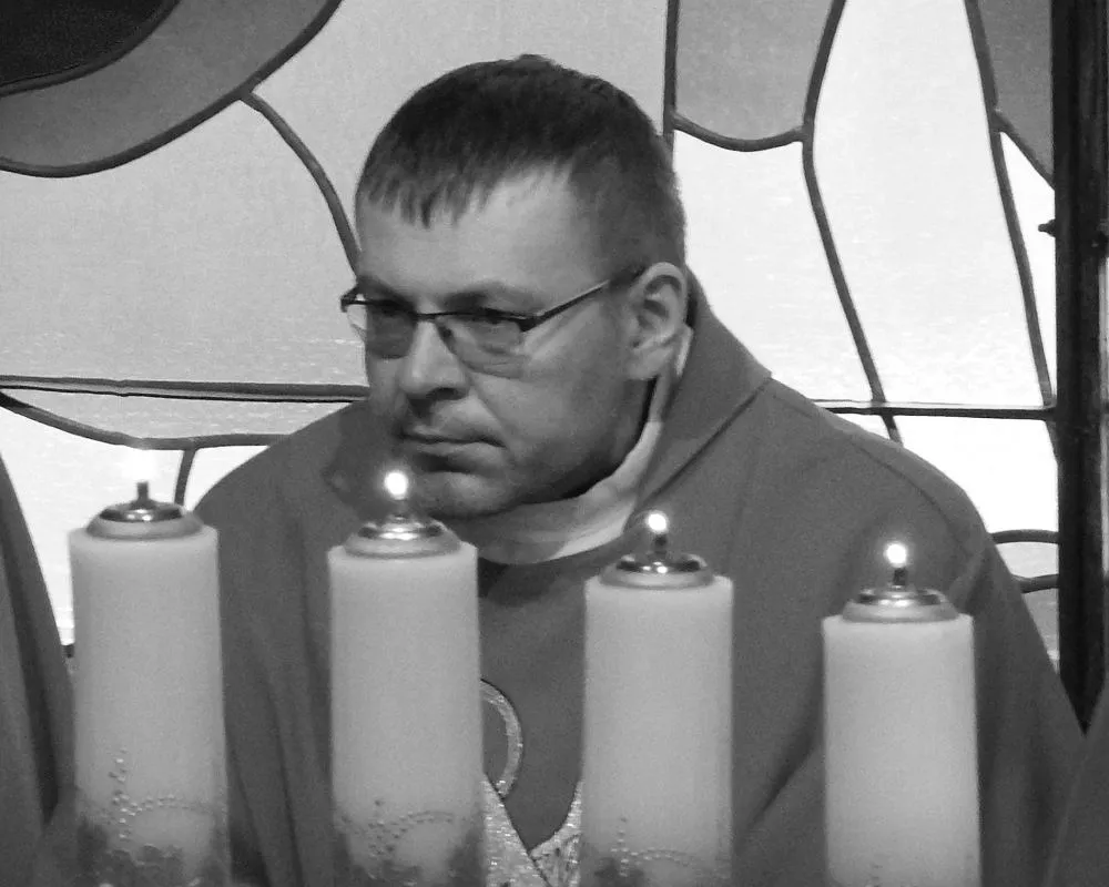 Zdjęcie Ks. Tomasz Zmarzły - skąd pochodzi i jakie ma znaczenie w Kościele?