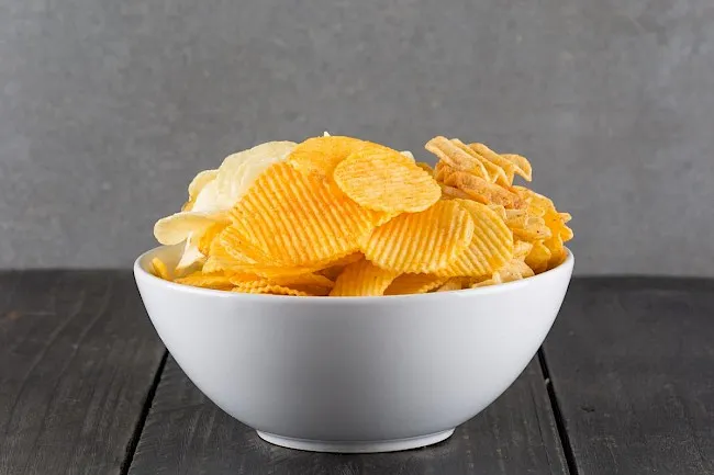 Zdjęcie Ile kcal mają chipsy? Zaskakująca prawda o kaloryczności przekąsek