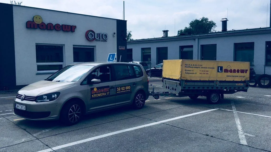 Zdjęcie Prawo jazdy B+E - jakie uprawnienia i obowiązki na Ciebie czekają?