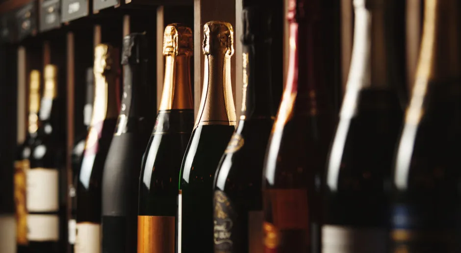 Zdjęcie Czy można alkohol do samolotu? Oto zasady i ograniczenia, które musisz znać