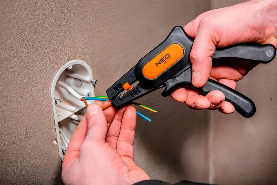 Zdjęcie Kto zdejmuje izolacje? Poznaj kluczowe zasady i decyzje lekarzy