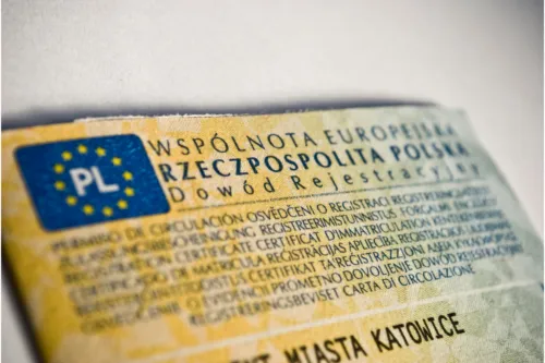 Zdjęcie Czy po zakupie samochodu trzeba go przerejestrować? Sprawdź terminy i kary