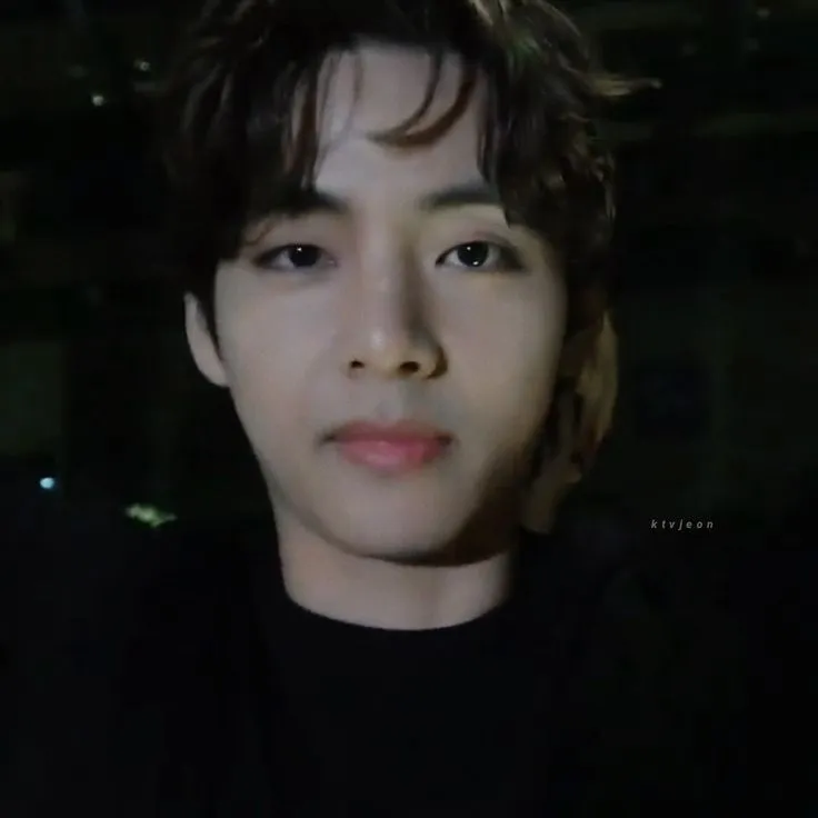 Zdjęcie Symbol Kim Taehyung: znaczenie tatuażu i emblematu ARMY