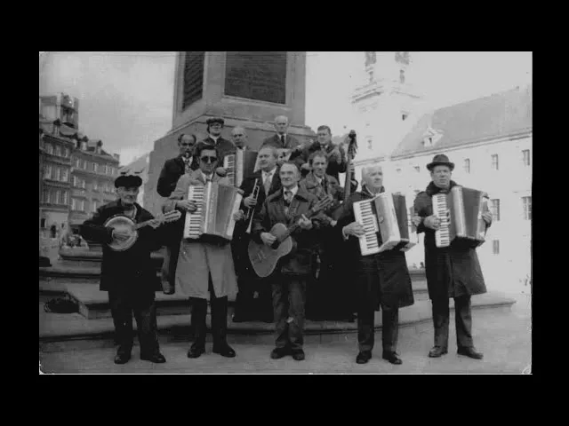 Zdjęcie Dom komu gra ta orkiestra - zaskakujące wydarzenia i kluczowe postacie