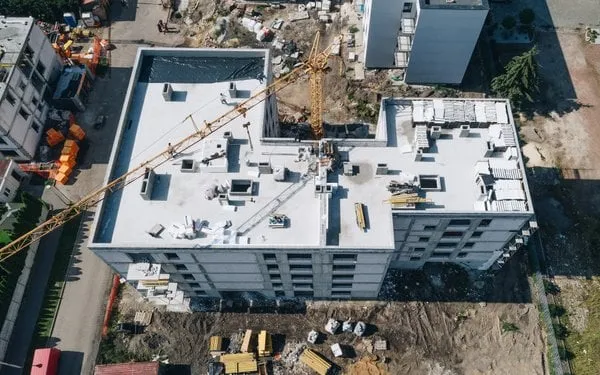 Zdjęcie Czy deweloper może podnieść cenę mieszkania? Sprawdź swoje prawa