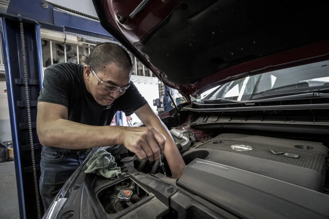Zdjęcie Ile kosztuje wymiana oleju w serwisie Volvo? Sprawdź ceny i porady