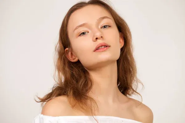 Zdjęcie Mujer sin maquillaje: la belleza natural que sorprende y inspira