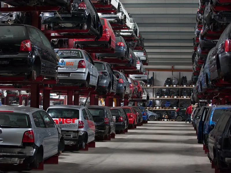 Zdjęcie Schrottplatz Autoteile: Günstige Ersatzteile für Ihr Auto finden