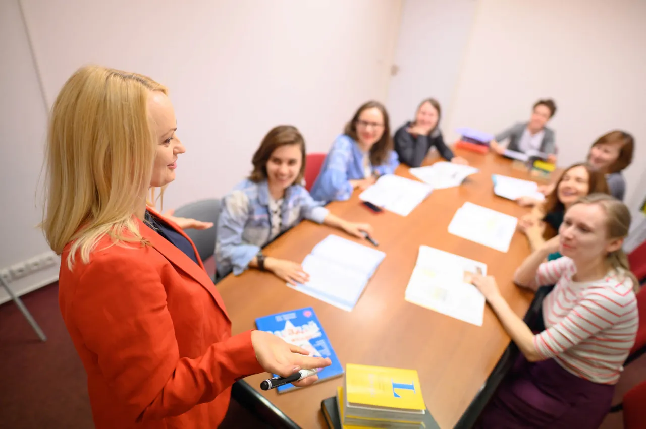 Zdjęcie Czy warto uczyć się rosyjskiego? Odkryj korzyści i zalety tej nauki