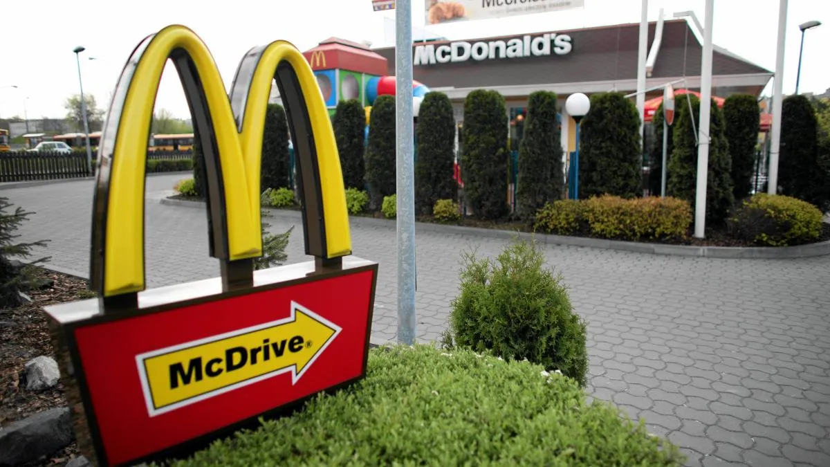 Zdjęcie Pierwszy w Polsce McDonald&#039;s – jak otwarcie zmieniło kraj