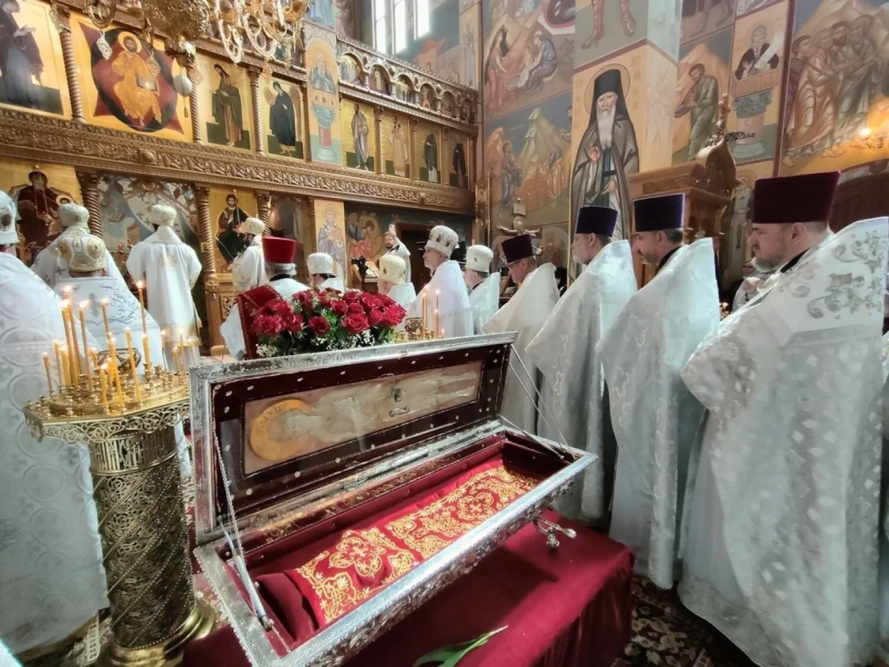 Zdjęcie Ile trwa msza pogrzebowa w cerkwi? Poznaj ważne szczegóły