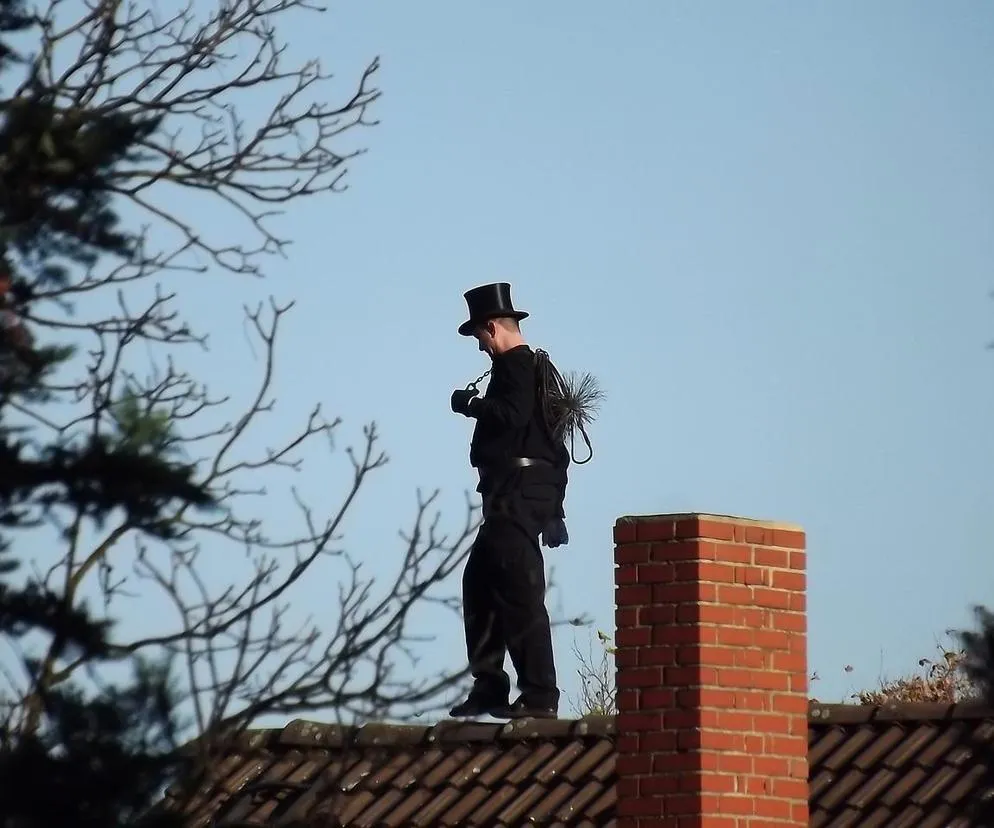 Zdjęcie Kiedy chodzą kominiarze z kalendarzami? Sprawdź, by nie przegapić wizyty