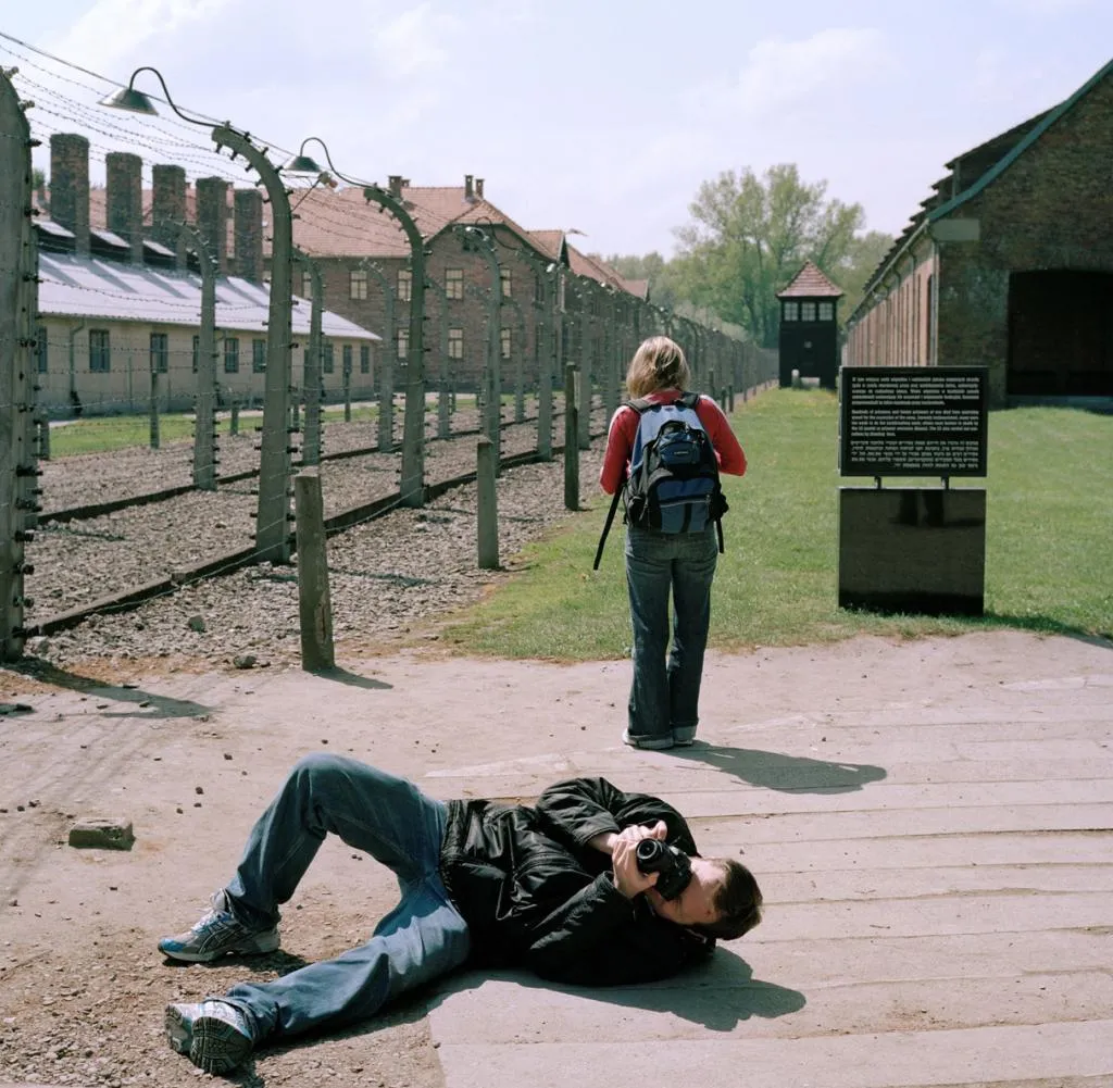 Zdjęcie Czy do Auschwitz można wejść z psem? Ważne zasady i ograniczenia