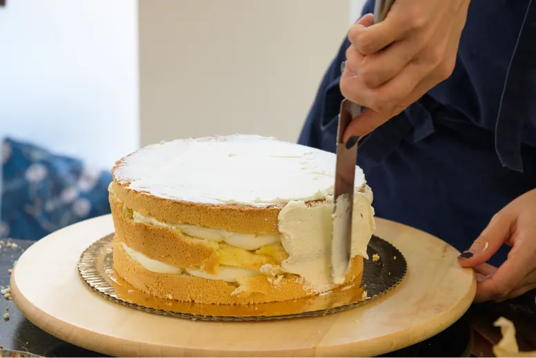 Zdjęcie Jak wybielić tynk do tortu – proste sposoby na idealnie biały fondant
