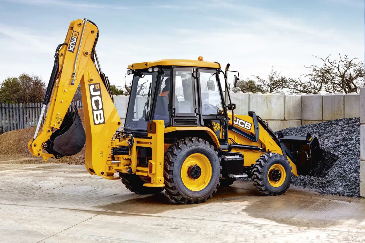Zdjęcie Ile pali koparko ładowarka JCB 3CX? Sprawdź, jak obniżyć koszty!