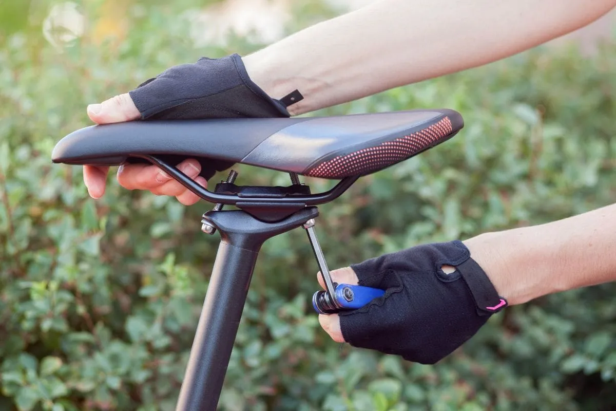 Zdjęcie Jak obniżyć siodełko w rowerze - praktyczny poradnik dla każdego cyklisty