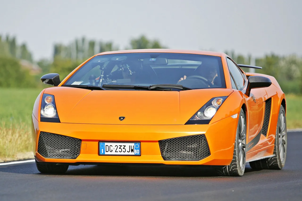 Zdjęcie Lamborghini Gallardo ile ma koni? Odkryj moc różnych modeli