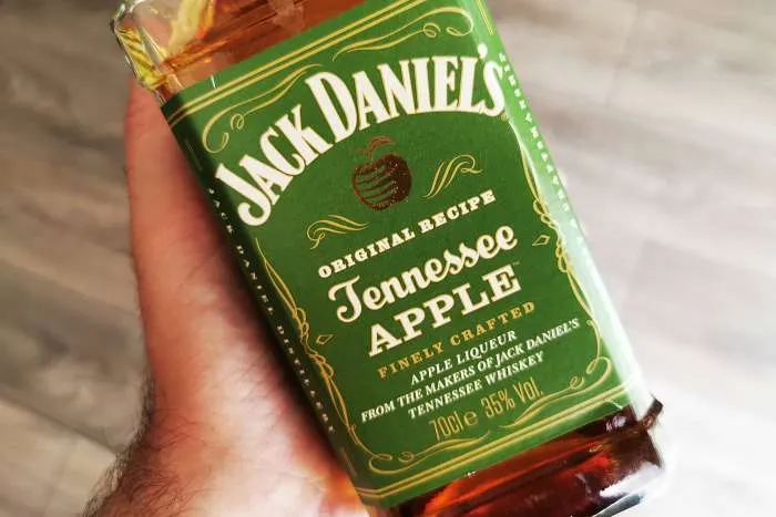 Zdjęcie Najlepsze przepisy na jack daniels jabłkowy drink, które zachwycą smakami