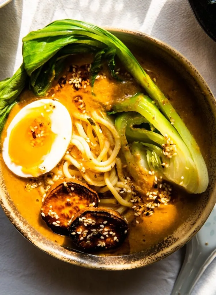 Zdjęcie Jak smakuje ramen? Odkryj bogactwo smaków i składników tego dania