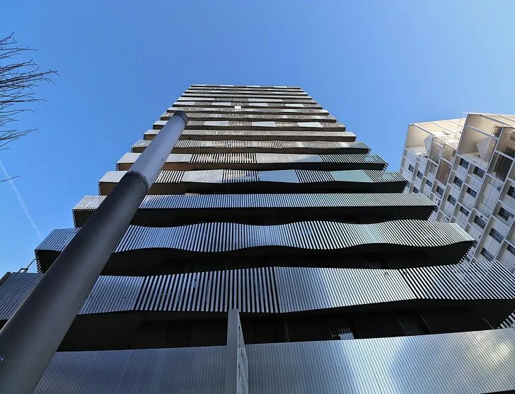 Zdjęcie Czy kupno mieszkania od dewelopera trzeba zgłosić do urzędu skarbowego? Sprawdź, co musisz wiedzieć