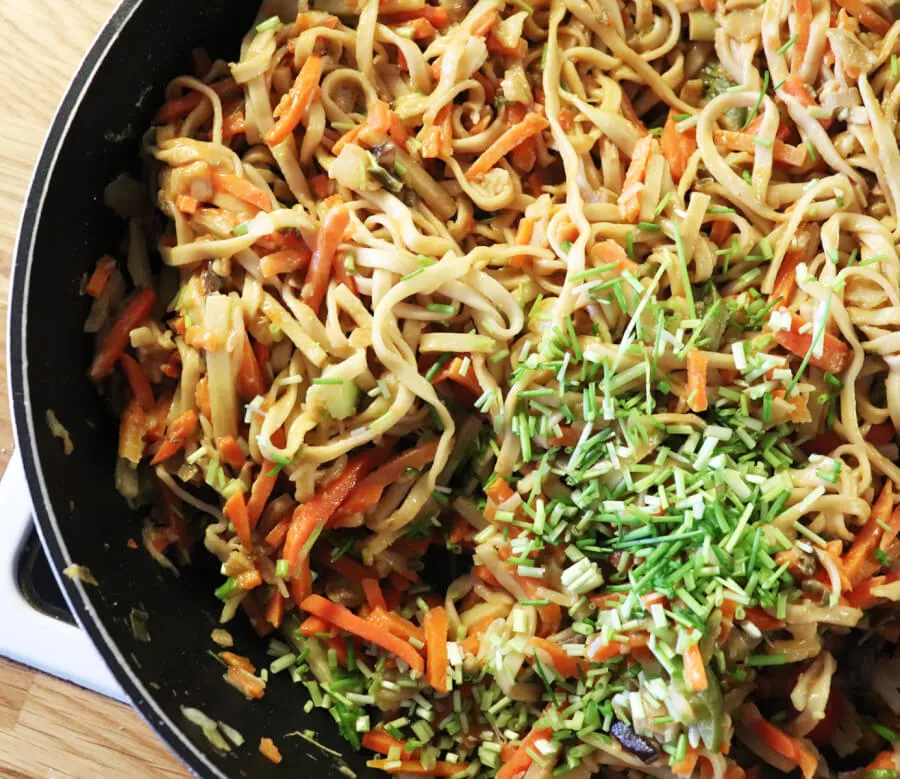 Zdjęcie Szybki obiad: przygotuj chińskie danie z makaronem w kwadrans