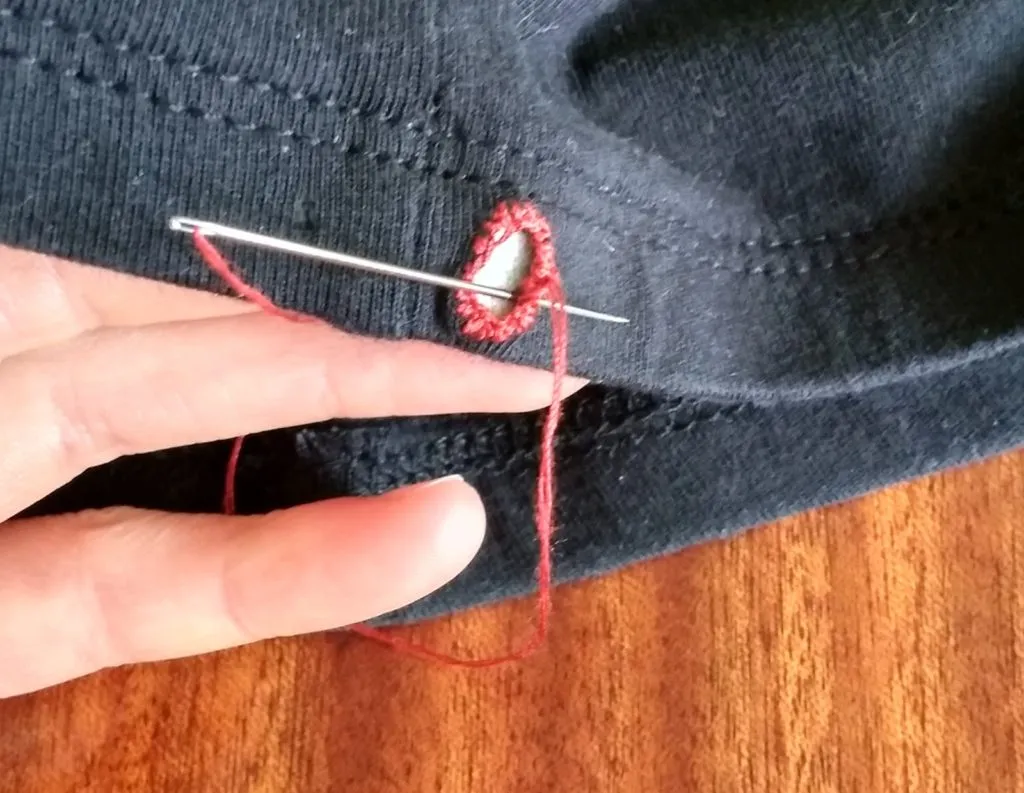 wszywanie zaszewek w pasie spodni dresowych