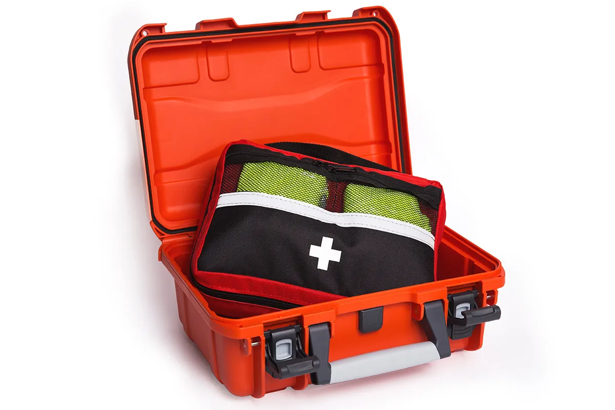 apteczka firmowa BHP szafka vs walizka