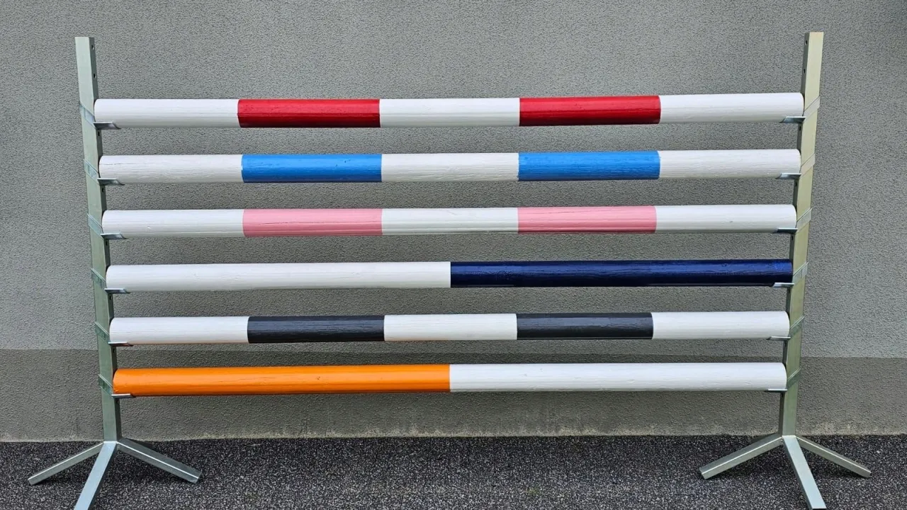 Kreatywne przeszkody jeździeckie z recyklingu