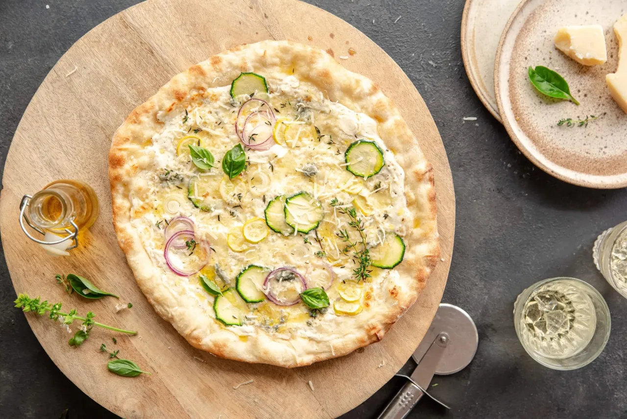 pizza bianca różne sosy