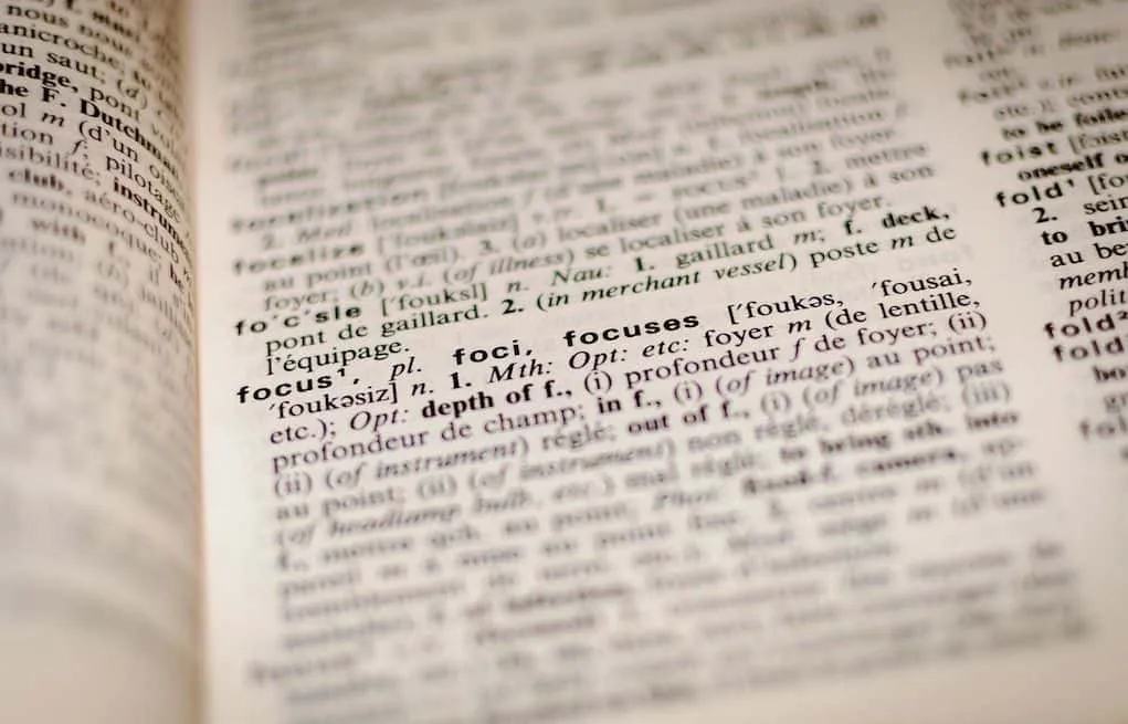 słownik łaciński na smartfonie i laptopie