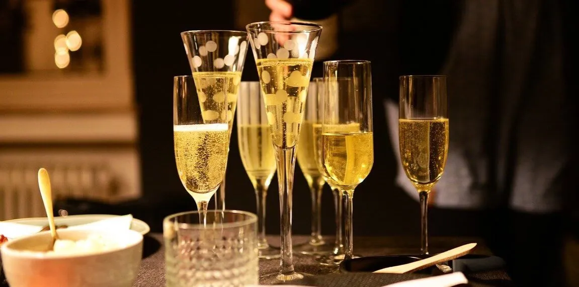 polski st&oacute;ł weselny kieliszki