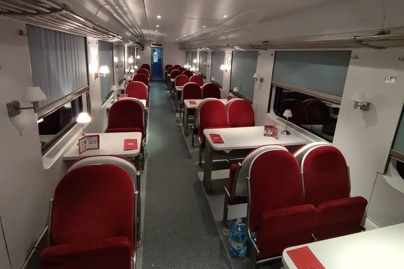 wagon restauracyjny PKP Intercity wnętrze